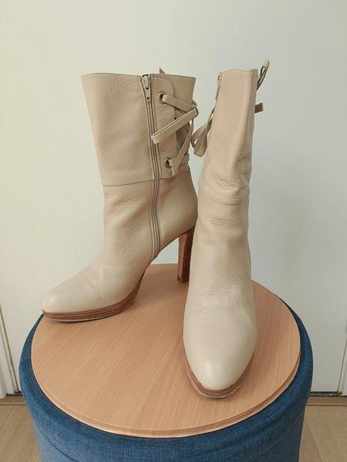 Half hoge laarsjes van FRIDA maat 40, Kleding | Dames, Schoenen, Zo goed als nieuw, Lage of Enkellaarzen, Beige, Ophalen of Verzenden