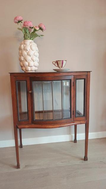 Schitterend art deco vintage theekastje met geslepen glas beschikbaar voor biedingen