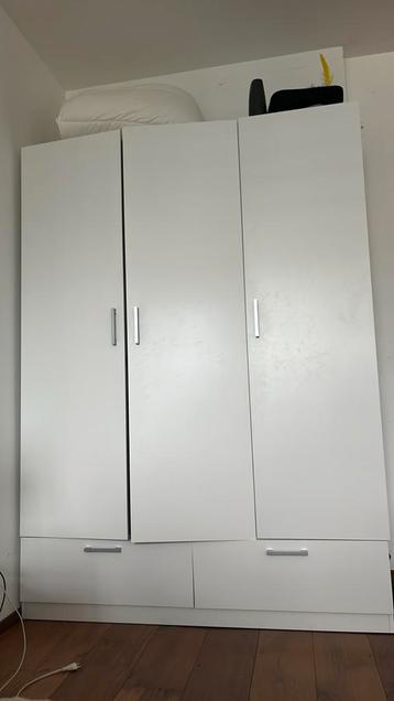 For Sale: White Wardrobe JYSK beschikbaar voor biedingen