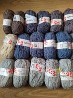 Nieuwe bollen wol. 26 stuks.
Grijs blauw bruin tinten. 26 st, Hobby en Vrije tijd, Breien en Haken, Ophalen of Verzenden, Nieuw
