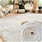 Giant Fluffy - xxxl champagne vloerkleed - fotoshoot, Ophalen, 200 cm of meer, Zo goed als nieuw, 200 cm of meer