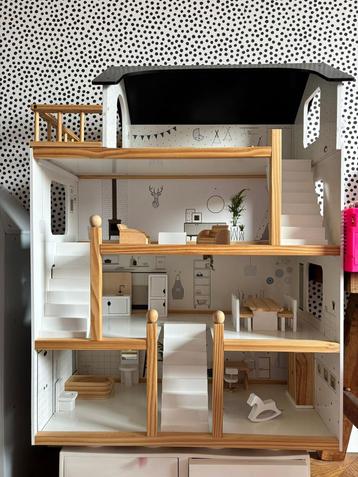 Petite Amelie poppenhuis hout in goede staat! beschikbaar voor biedingen