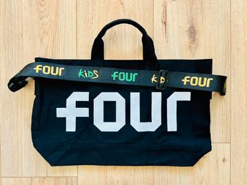 FOUR Amsterdam Tas beschikbaar voor biedingen
