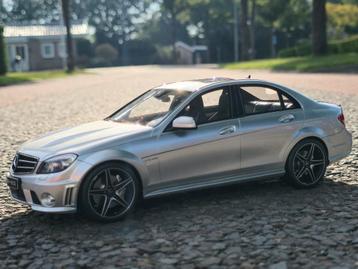 Mercedes-Benz C-Klasse C63 AMG W204 - 1:18 GT Spirit