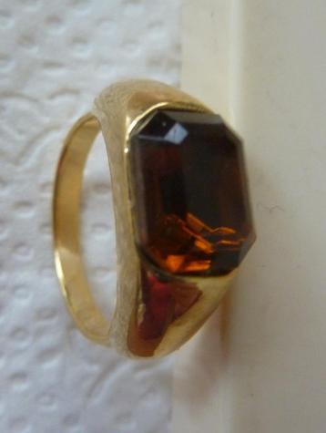 ring goudkleurig met barnsteen, doorsnede 17 mm geen goud beschikbaar voor biedingen