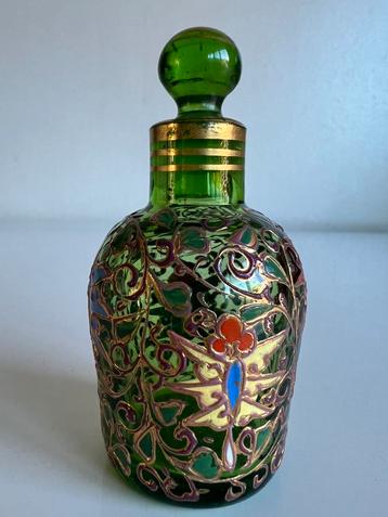 Art Nouveau Tjechie Moser Glass Flacon Groen Geemailleerd beschikbaar voor biedingen
