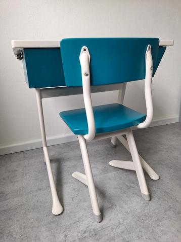 Retro Schoolbankje met stoel beschikbaar voor biedingen
