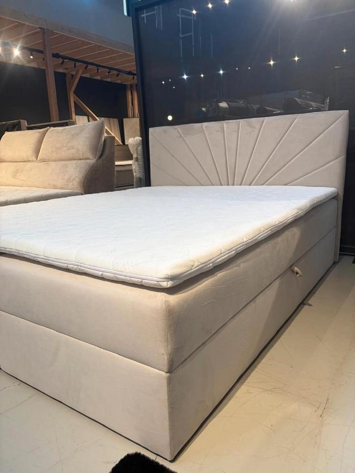 Showmodel velvet boxspring met opbergruimte + gratis topper, Huis en Inrichting, Slaapkamer | Boxsprings, Nieuw, 160 cm, 200 cm
