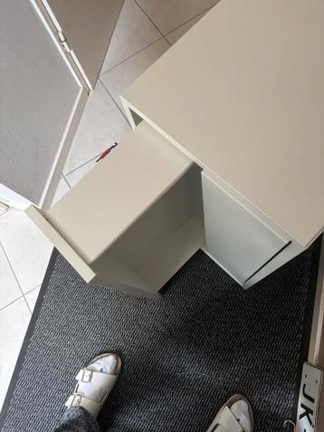 Te koop. Laden kastje. Wit. Van Ikea. Twee laden beschikbaar voor biedingen