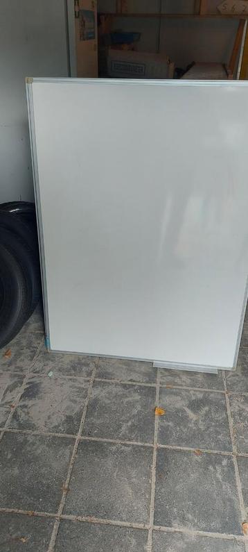 Magnetisch Whiteboard mt 90 x1.20 mtr. beschikbaar voor biedingen