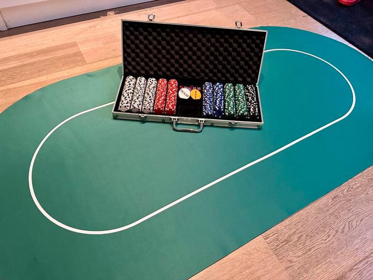 Pokerset koffer (500 chips) & rubberen pokermat!, Hobby en Vrije tijd, Gezelschapsspellen | Kaartspellen, Ophalen