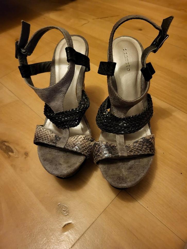 Elegante Invito pumps met sleehak maat 39, Kleding | Dames, Schoenen, Gedragen, Pumps, Grijs, Ophalen of Verzenden