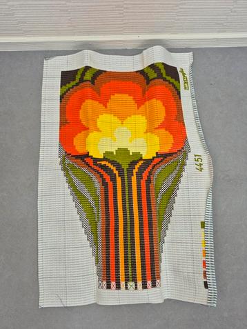 Smyrna voorgedrukt stramien. Vintage Space Age wandkleed.   beschikbaar voor biedingen