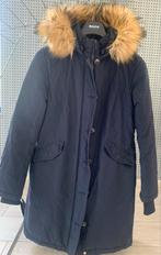 Donkerblauwe winterjas met bontkraag, Ophalen of Verzenden, Gedragen, Maat 38/40 (M), Blauw