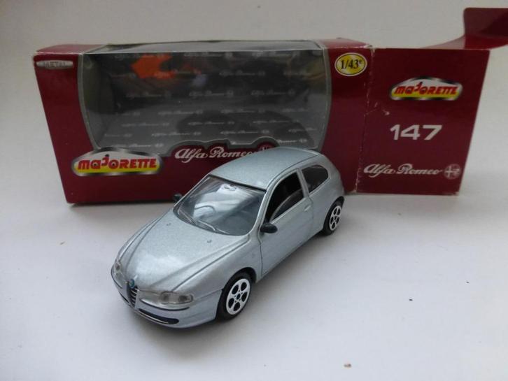 Solido Alfa 147 zilvergrijs, Hobby en Vrije tijd, Modelauto's | 1:43, Zo goed als nieuw, Auto, Overige merken, Ophalen of Verzenden