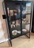 Zwart stalen vitrinekast, Ophalen, 100 tot 150 cm, 50 tot 100 cm, 25 tot 50 cm