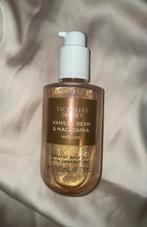 Victoria secret body oil met glitter 200ml, Ophalen of Verzenden, Zo goed als nieuw, Bodylotion, Crème of Olie