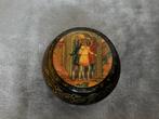 Vintage handbeschilderde Russisch lakdoosje van hout, Antiek en Kunst, Ophalen of Verzenden