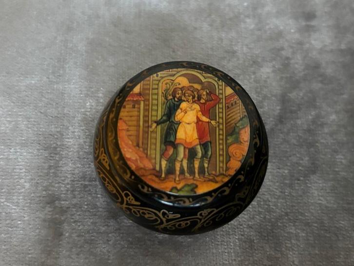 Vintage handbeschilderde Russisch lakdoosje van hout, Antiek en Kunst, Kunst | Niet-Westerse kunst, Ophalen of Verzenden
