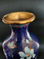 Oud Emaille Cloisonné vaas incl.rozenhouten standaard izgst, Antiek en Kunst, Kunst | Niet-Westerse kunst, Ophalen of Verzenden