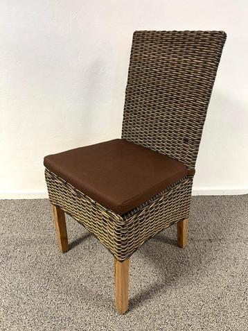 Rotan eetkamerstoel beschikbaar voor biedingen