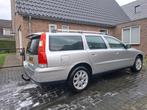 Volvo V70 2.4 D5 136KW Geartronic 2006 Grijs, Auto's, 1800 kg, 179 €/maand, Stationwagon, Diesel