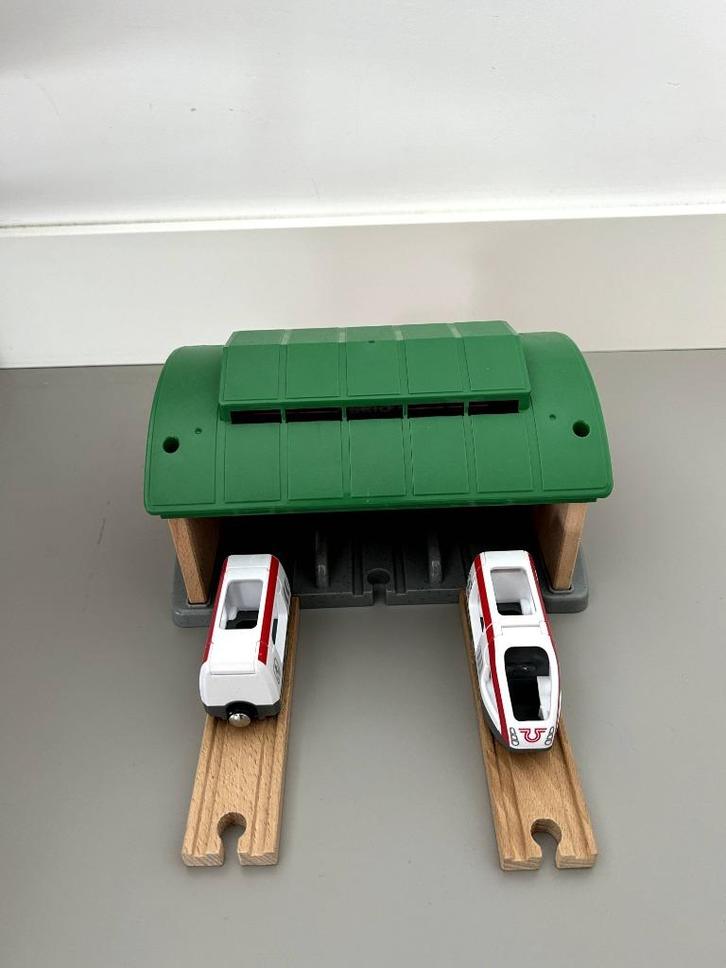 BRIO Treingarage /roldeuren (33574), Kinderen en Baby's, Speelgoed | Houten speelgoed, Zo goed als nieuw, Overige typen, Ophalen of Verzenden