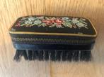 B592 Borstel Etui Schaartje Vijltje Pincet reisétui manicure, Antiek en Kunst, Ophalen of Verzenden