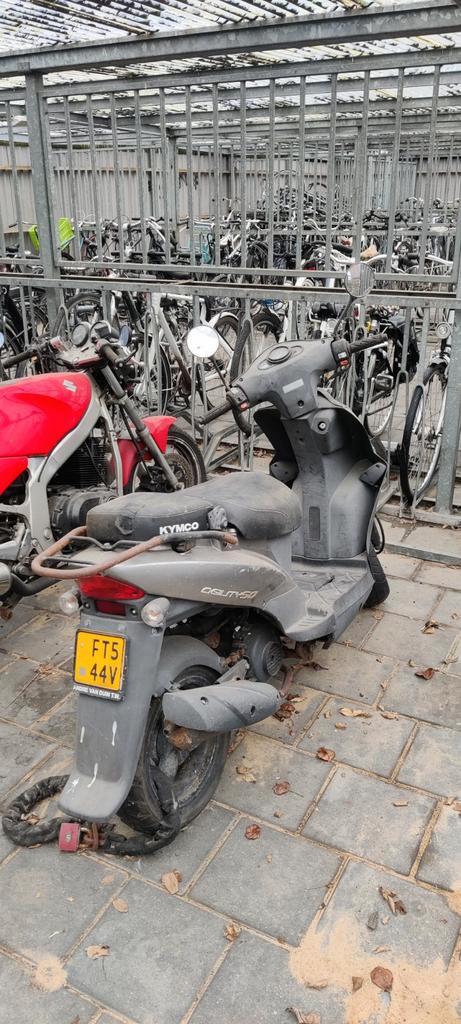 Kymco agility 50, Fietsen en Brommers, Snorfietsen en Snorscooters, Gebruikt, Kymco, Benzine, Ophalen