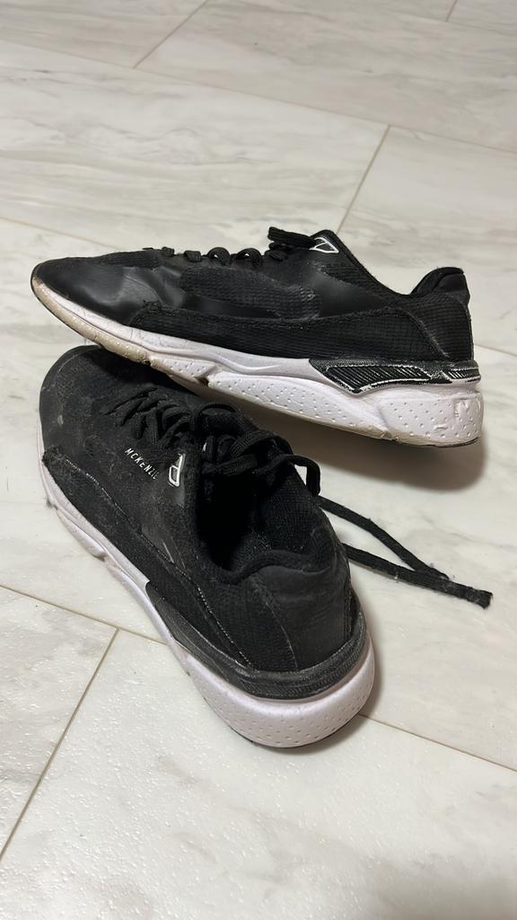 McKENZIE schoenen, maat 39, zwart met witte zolen, Kleding | Heren, Schoenen, Gedragen, Sneakers of Gympen, Zwart, Ophalen of Verzenden