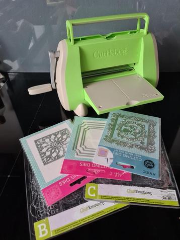 Originele Cuttlebug met embossing platen en snijmallen beschikbaar voor biedingen