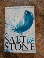 Boek salt & stone victoria scott deel 2 young adult ya, Boeken, Ophalen of Verzenden, Zo goed als nieuw