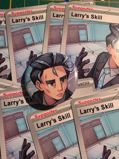 Larry's Skill pokémon button, Verzamelen, Speldjes, Pins en Buttons, Nieuw, Verzenden