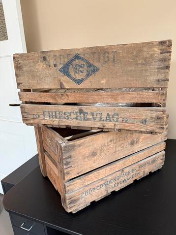 2 x vintage Friesche Vlag kisten/kratten beschikbaar voor biedingen