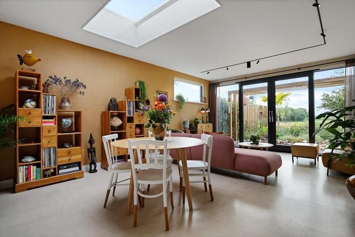 Eettafel massief eiken + 4 Verschillende Caféstoeltjes, Huis en Inrichting, Tafels | Eettafels, Gebruikt, 100 tot 150 cm, Rechthoekig