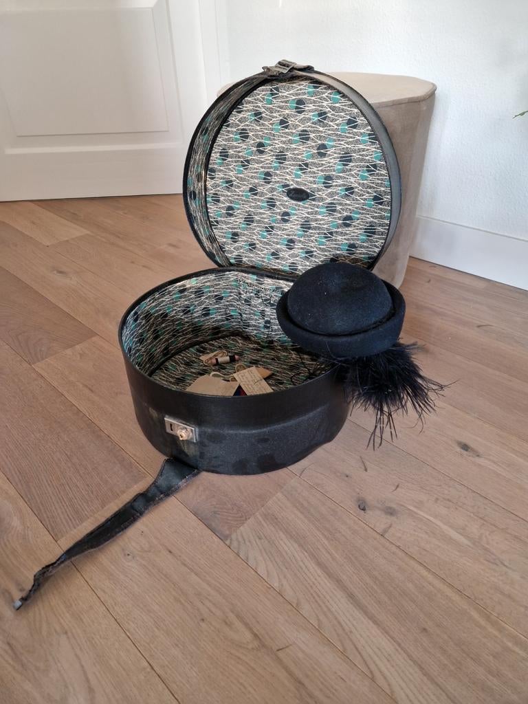 Vintage hoedenkoffer met hoed, Antiek en Kunst, Ophalen