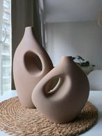 H&M Home 2 Keramieken Vazen Bruin/Taupe — zgan, Overige materialen, Overige kleuren, Ophalen of Verzenden, Zo goed als nieuw