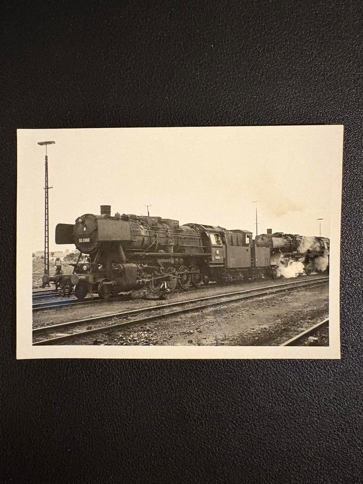 Foto DB-stoomlocomotieven 50 2898 en 50 2692 te Wesel (1965), Verzamelen, Spoorwegen en Tramwegen, Gebruikt, Trein, Ophalen of Verzenden