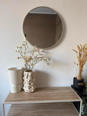 Beige Spiegel met Kastje - Stijlvol Set! beschikbaar voor biedingen
