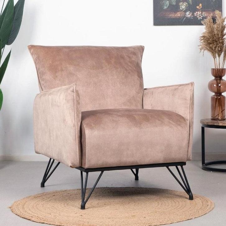 ⚠️WEG=WEG⚠️Industriële Fauteuil Mika Velvet Taupe, Huis en Inrichting, Fauteuils, Nieuw, Metaal, Stof, 50 tot 75 cm, 100 tot 125 cm