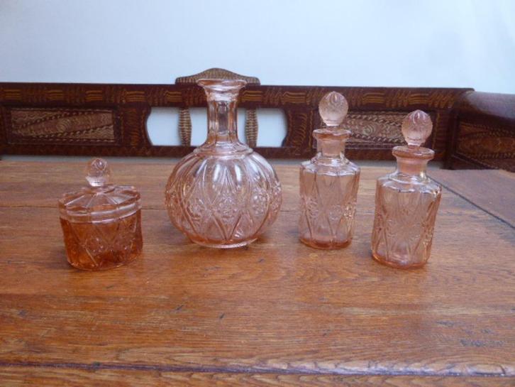 4-delige persglazen toilettafel set, Valambert Luxval, Antiek en Kunst, Antiek | Glas en Kristal, Ophalen of Verzenden