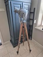 Theaterlamp strand electric lamp met oude landmeter statief, Huis en Inrichting, Lampen | Vloerlampen, Ophalen, Zo goed als nieuw