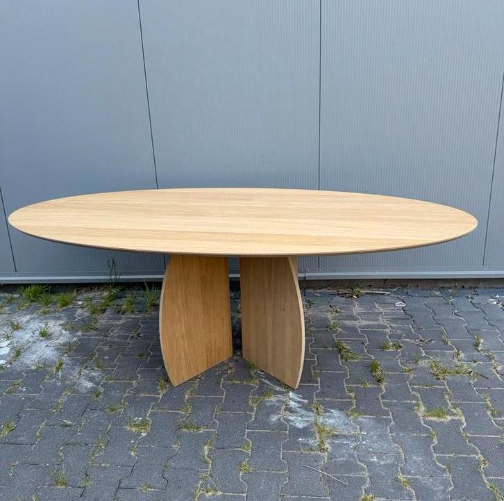 Licht eiken ovale eettafel 210 x 110 cm, Huis en Inrichting, Tafels | Eettafels, Zo goed als nieuw, 100 tot 150 cm, 200 cm of meer