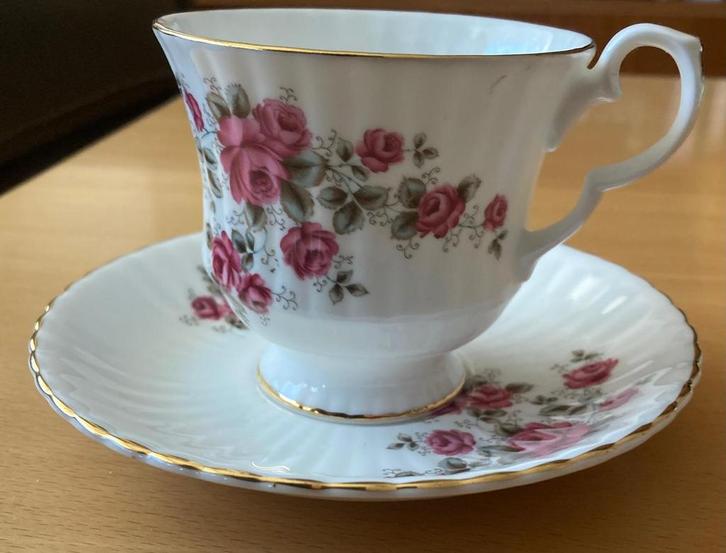 Royal Windsor Theekopje & Schotel Fine Bone China roze rozen, Antiek en Kunst, Antiek | Servies los, Ophalen of Verzenden