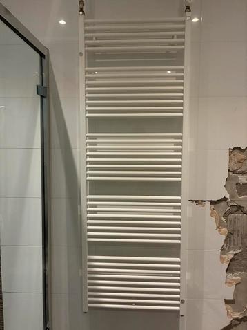 Witte Design Radiator beschikbaar voor biedingen