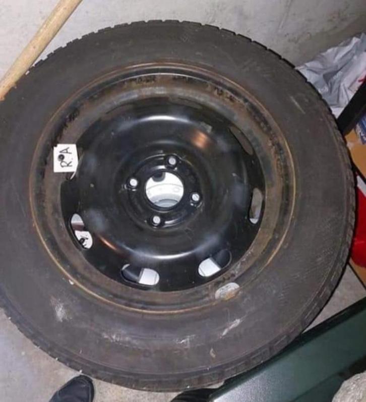 Winterbanden  4 stuks, Auto-onderdelen, Banden en Velgen, Banden en Velgen, Winterbanden, 15 inch, 185 mm, Personenwagen, Gebruikt