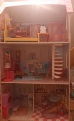 Mooi Barbiehuis van hout met accessoires en Barbiepop, Kinderen en Baby's, Speelgoed | Poppenhuizen, Ophalen, Gebruikt, Poppenhuis