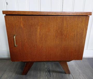 Nachtkastje/kastje, retro/vintage beschikbaar voor biedingen