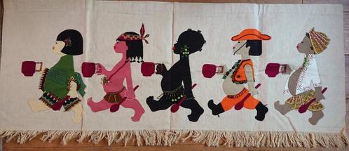 Mooi vintage Wandkleed Wereldkinderen Vilt Kralen Novib, Kinderen en Baby's, Kinderkamer | Inrichting en Decoratie, Gebruikt, Wanddecoratie