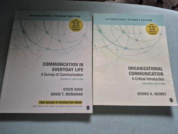Twee studieboeken Communication  beschikbaar voor biedingen